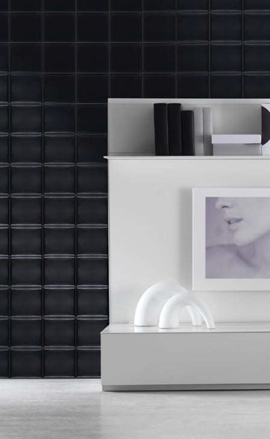 STRONG CHROMATIC CONTRASTS